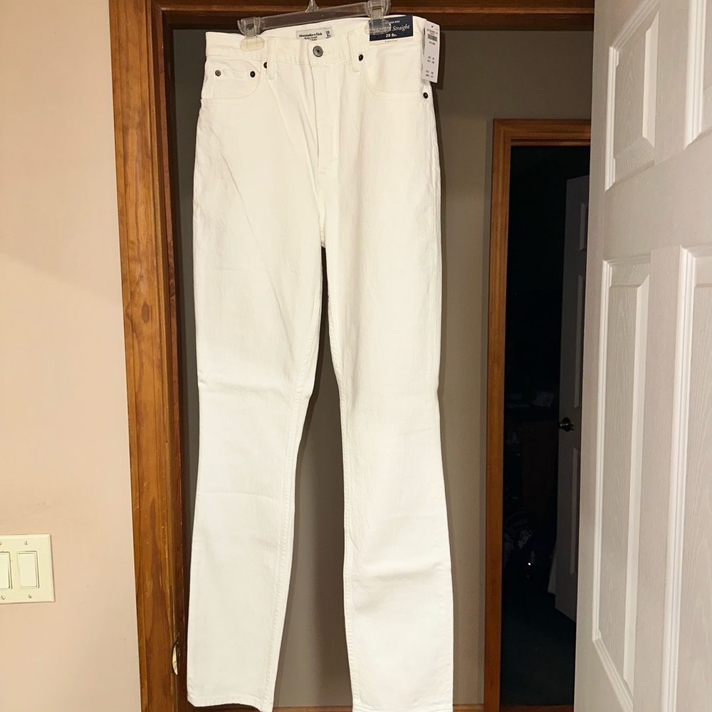 NWT Abercrombie & Fitch White Straight Leg Jeans